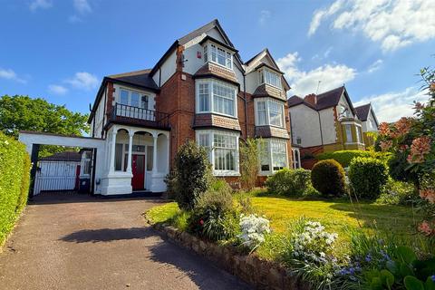 5 bedroom semi-detached house for sale