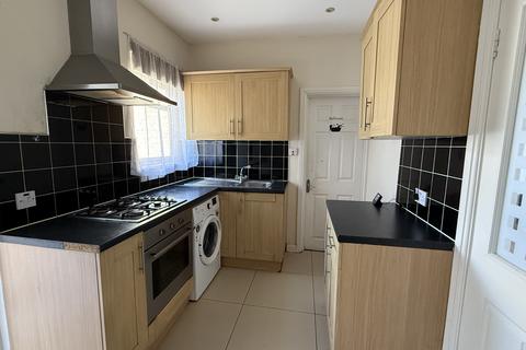 3 bedroom house to rent, Colvin Gardens, Ilford IG6