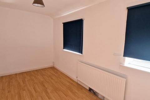 3 bedroom house to rent, Colvin Gardens, Ilford IG6