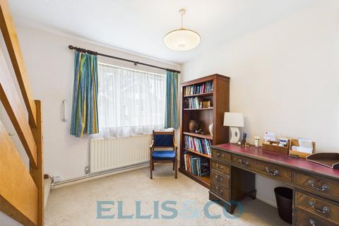 3 bedroom semi-detached house for sale, Hopgarden Road, Tonbridge, Kent, TN10