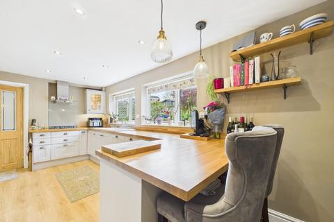 4 bedroom detached house for sale, Bakewell Road, Matlock DE4