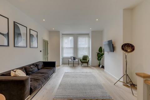 2 bedroom flat for sale, Devonshire Road, Forest Hill, London, SE23