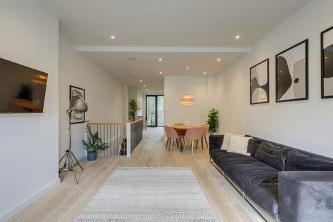 2 bedroom flat for sale, Devonshire Road, Forest Hill, London, SE23