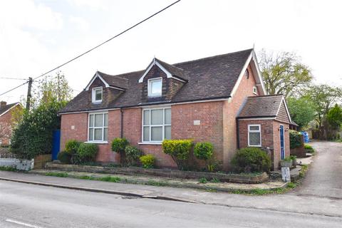2 bedroom detached house for sale, Main Street, Peasmarsh