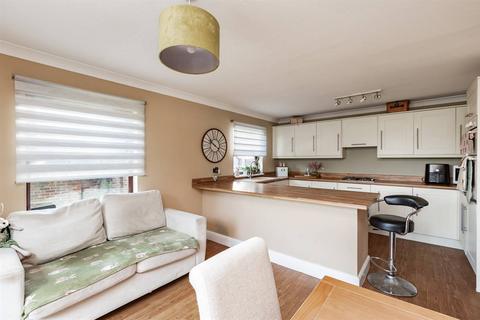 4 bedroom detached house for sale, Dence Close, Herne Bay