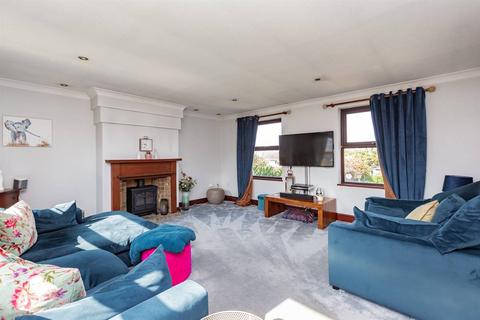 4 bedroom detached house for sale, Dence Close, Herne Bay