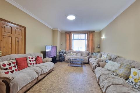 30 Tresco Gardens, Ilford, IG3 9NH