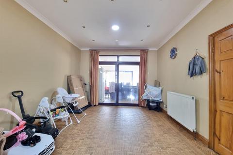 30 Tresco Gardens, Ilford, IG3 9NH