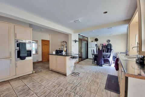30 Tresco Gardens, Ilford, IG3 9NH