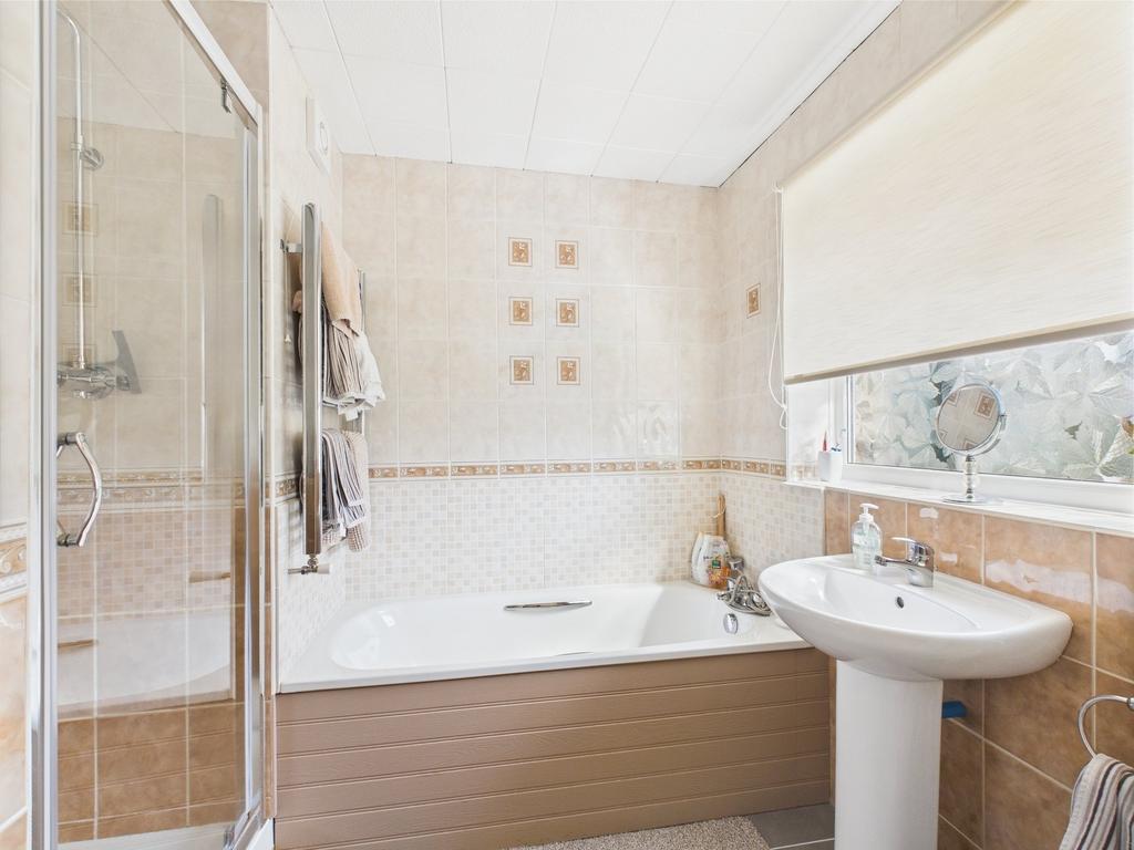 Bath & shower room