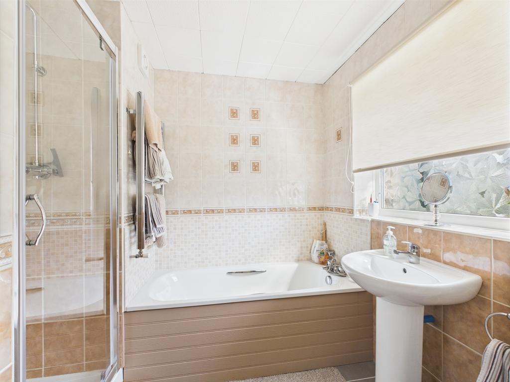 Bath &amp; shower room