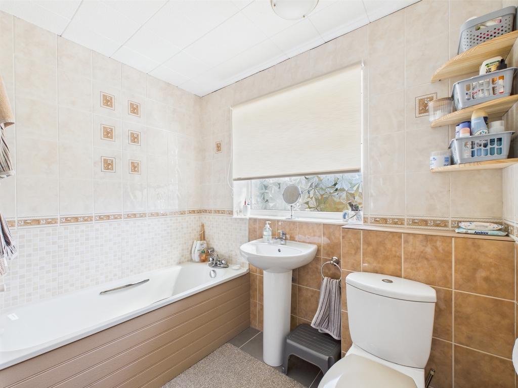 Bath &amp; shower room
