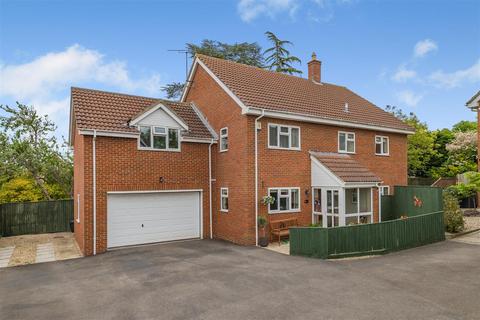 5 bedroom detached house for sale, Cherrywood Court, Tuffley, Gloucester