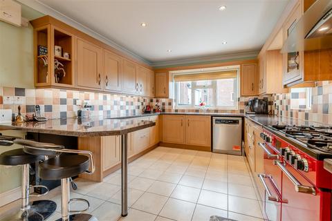 5 bedroom detached house for sale, Cherrywood Court, Tuffley, Gloucester