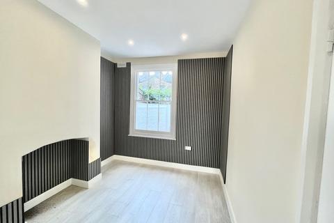 16 Third Avenue, London, W10 4RT