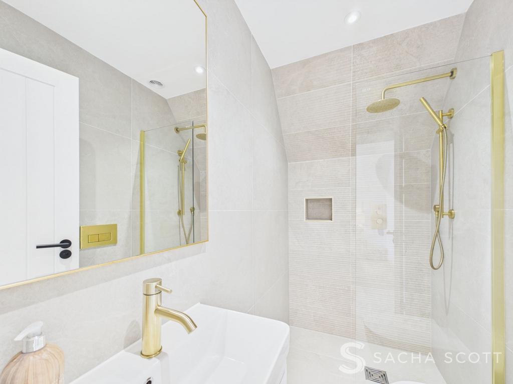 Primary En-Suite