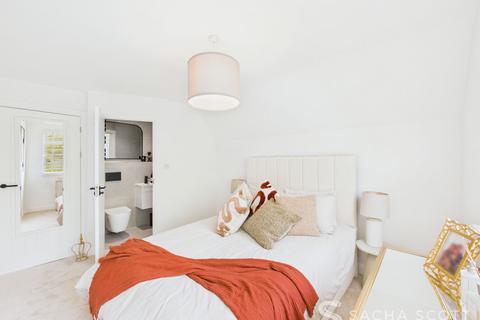 64 High Beeches, Banstead, SM7 1NB