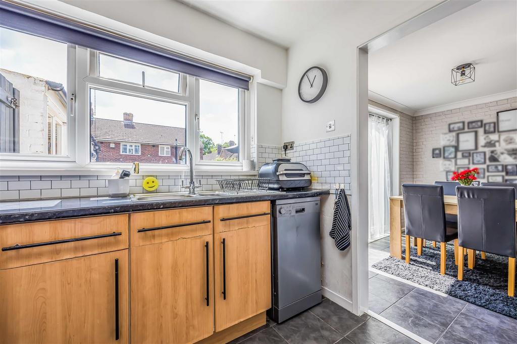 33 Billy Lawn Avenue, Havant-Small-Portico Marketin
