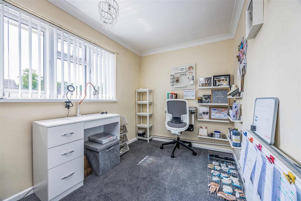 33 Billy Lawn Avenue, Havant-Small-Portico Marketin