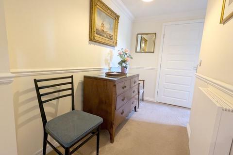 2 bedroom apartment for sale, St Giles Lodge, Shipbourne Road, Tonbridge, TN10 3DJ