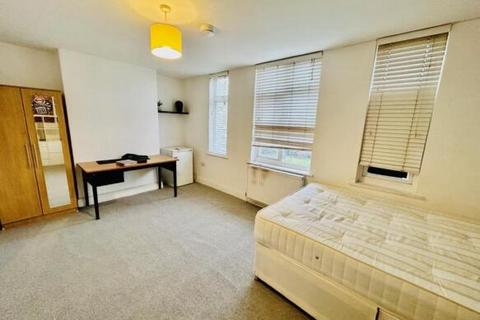 1 bedroom in a house share to rent, The Broadway, Greenford, Greater London