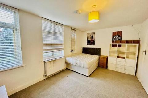 1 bedroom in a house share to rent, The Broadway, Greenford, Greater London