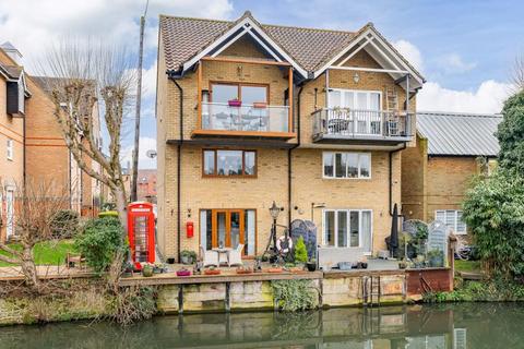 3 bedroom semi-detached house for sale, Priory Street, Hertford