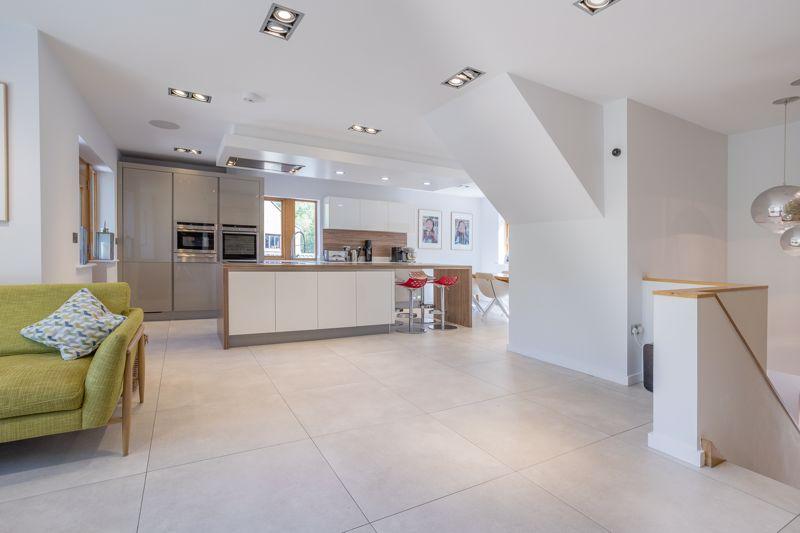 Kitchen / Dining...