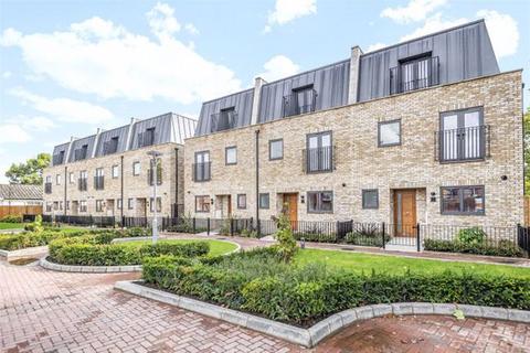 4 bedroom terraced house for sale, Mews Close, Harrow View