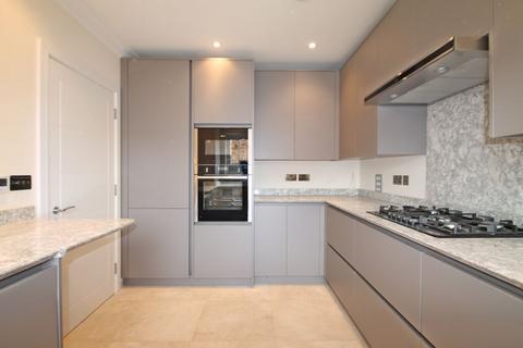 4 bedroom terraced house for sale, Mews Close, Harrow View