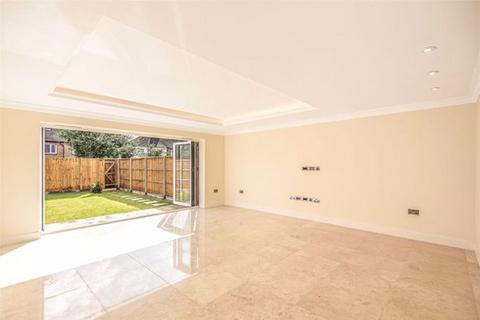 4 bedroom terraced house for sale, Mews Close, Harrow View
