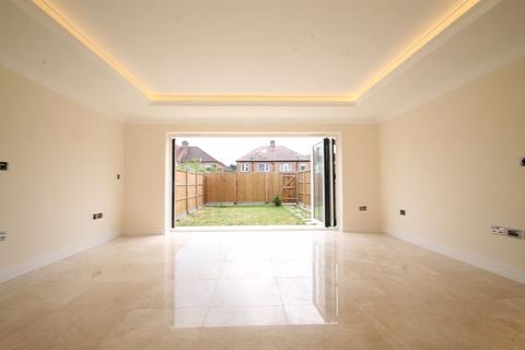 4 bedroom terraced house for sale, Mews Close, Harrow View
