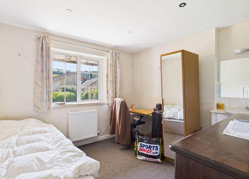 Bedroom (rear)