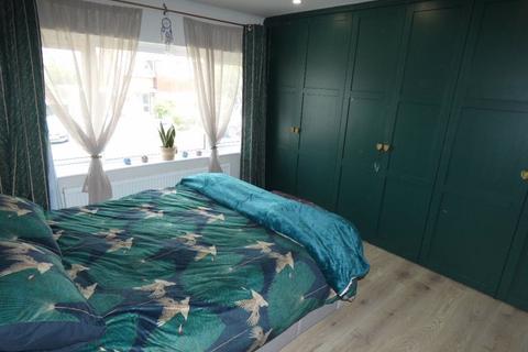 2 Winchester Drive, Tuffley, Gloucester, GL4 0JE