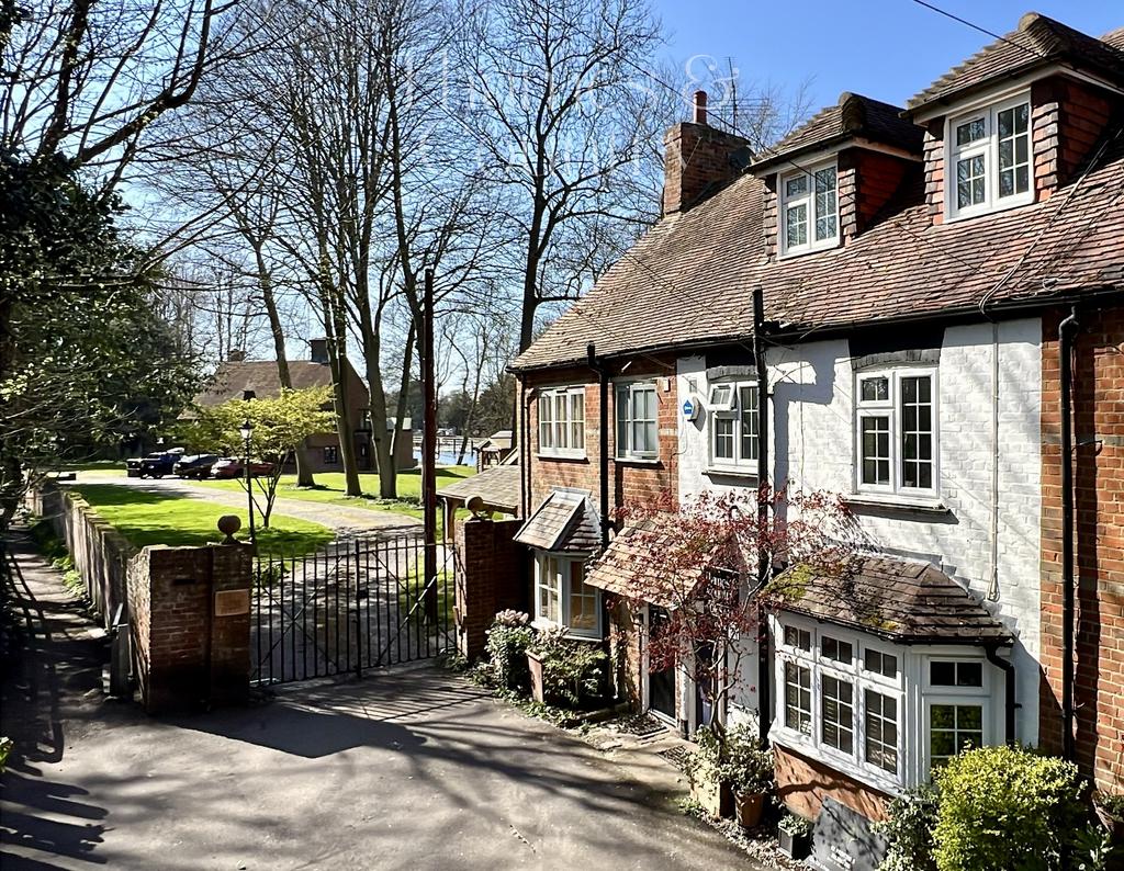 Front 2 Stable cottage’s