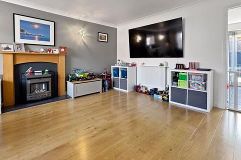 3 bedroom semi-detached house for sale, Osborne Chase, Cowes PO31