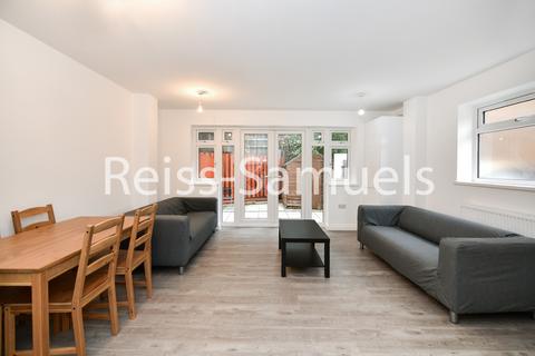 6 bedroom semi-detached house to rent, Ambassador Square, Canary Wharf, Isle of dogs,London E14