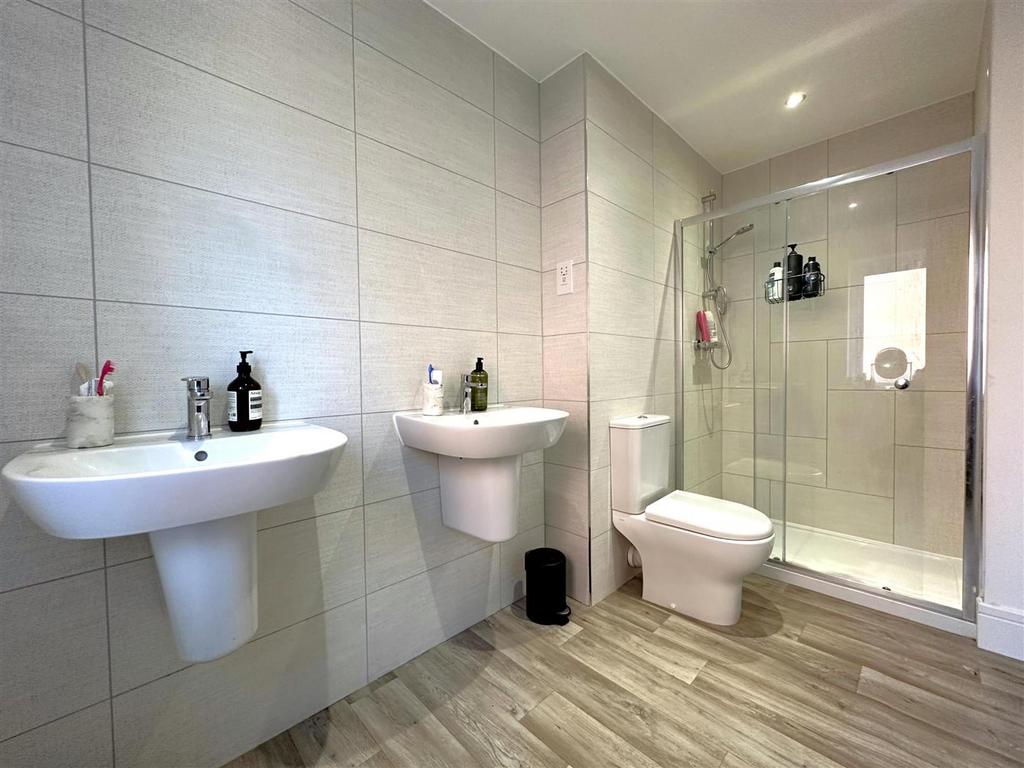 Master En-Suite 171
