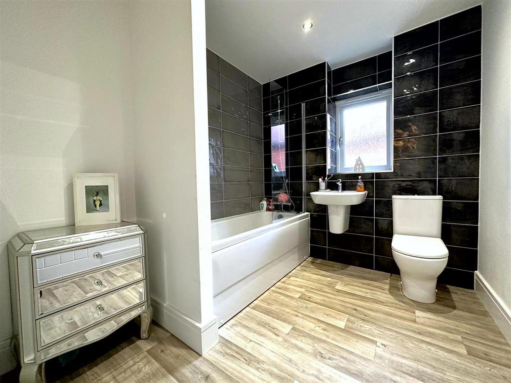 Family Bathroom 193