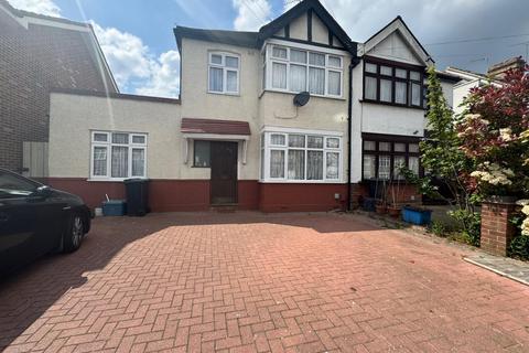 4 bedroom semi-detached house to rent, Craven Gardens, Ilford