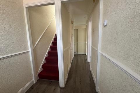 4 bedroom semi-detached house to rent, Craven Gardens, Ilford