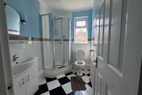 4 bedroom semi-detached house to rent, Craven Gardens, Ilford
