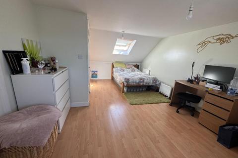 1 bedroom in a house share to rent, Naseby Road, Ilford