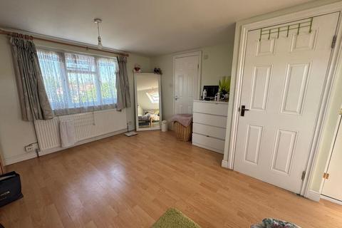 1 bedroom in a house share to rent, Naseby Road, Ilford