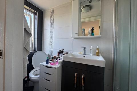 1 bedroom in a house share to rent, Naseby Road, Ilford