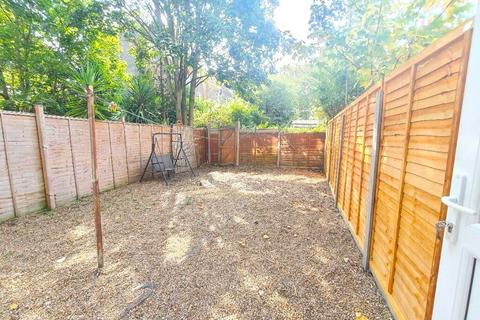 4 bedroom apartment to rent, Dorset Road, London SW8
