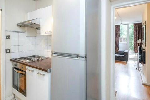 4 bedroom flat to rent, Dorset Road, London SW8