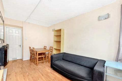 4 bedroom flat to rent, Dorset Road, London SW8