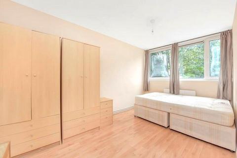 4 bedroom flat to rent, Dorset Road, London SW8