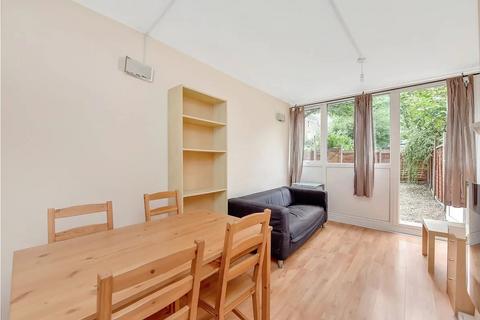4 bedroom maisonette to rent, Dorset Road, London SW8